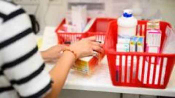 NHS bosses urged to open more pharmacies