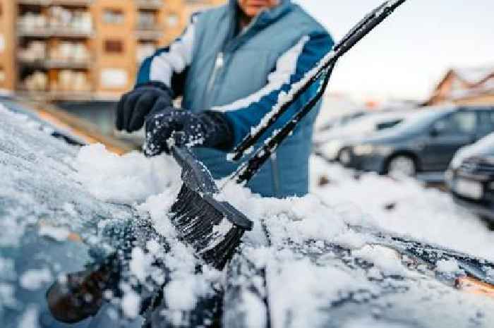 AA warns drivers to do quick 5 step routine to de-frost car windscreen