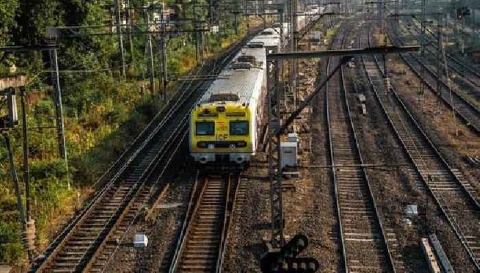 Mumbai: Unknown metal object hits train commuters near Bhandup, GRP probes