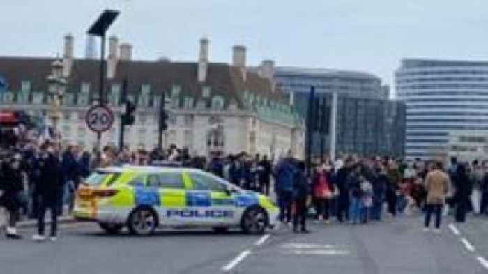 Man critical after fight on Westminster Bridge