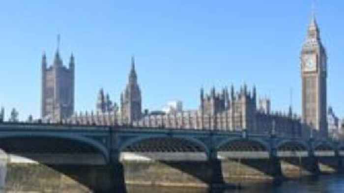 Man critical after stabbing on Westminster Bridge