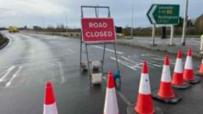 Serious three-car crash closes dual carriageway