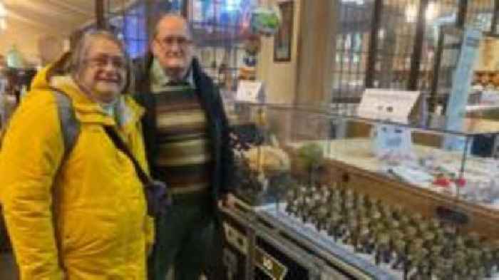 Knitted soldier army marches into city's minster