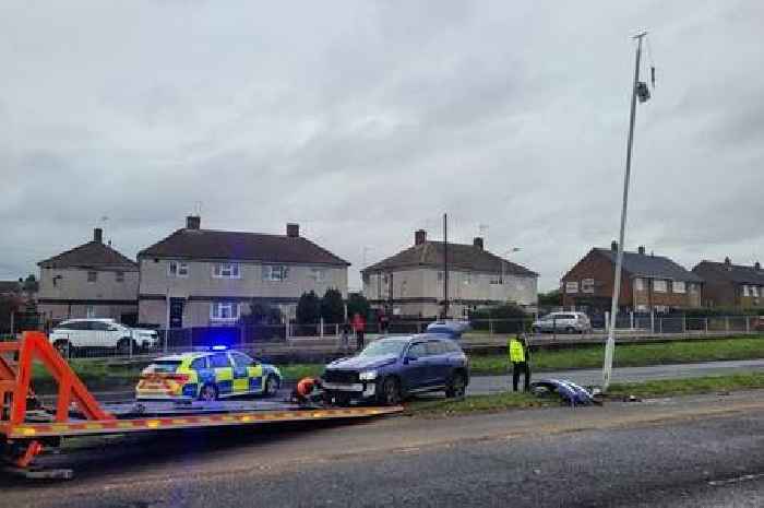 Lamppost battered in Mercedes crash that closed main Nottinghamshire road