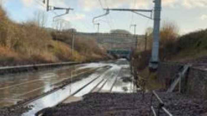 Rail disruption, flood warning and alerts in Berkshire