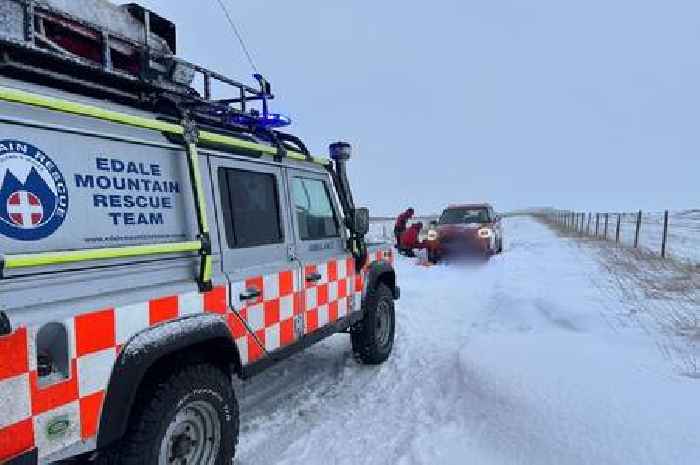 Heavily pregnant lady and partner rescued from Peak District snow drift