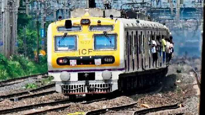 20-year-old arrested for hurling iron pipe onto railway tracks