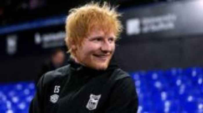 Sheeran sorry for interrupting Man Utd manager's interview