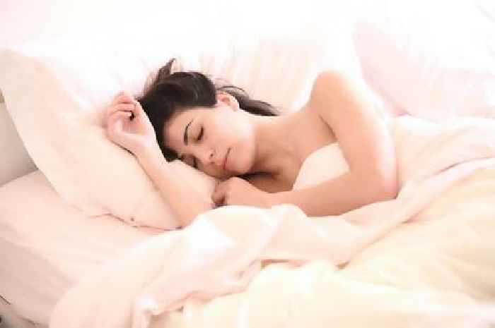 Nutritionist and personal trainer says sleep trick 'helps weight loss'