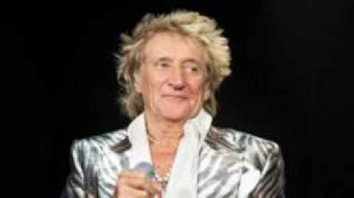 Rod Stewart to play Glastonbury's legends slot
