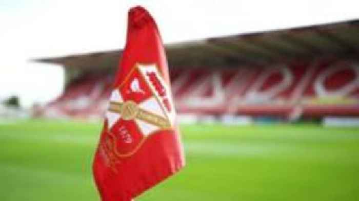 Holloway to lead on Swindon January transfers