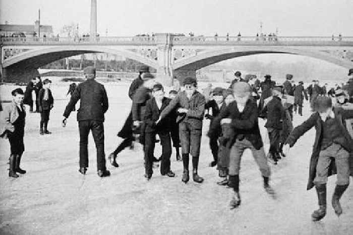 The time when Christmas revellers skated on the River Trent