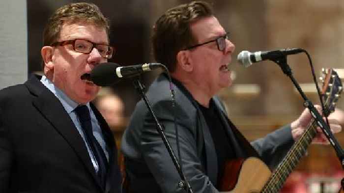 The Proclaimers perform tribute to 'political genius' Alex Salmond at memorial service