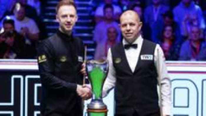 Trump leads Hawkins 5-3 in UK Championship final