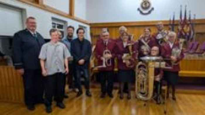 Shakin' Stevens reunited with Salvation Army band