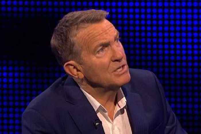 ITV The Chase's Bradley Walsh halts show to ask Shaun Wallace 'what happened?'