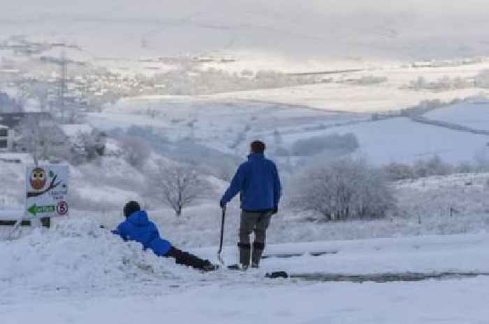 14 UK towns and cities set 'to be engulfed' by 8 inch snow next week