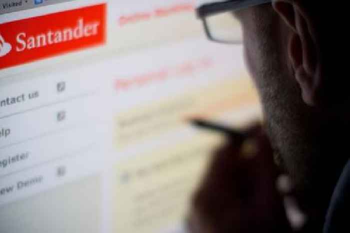 Santander handing free bonus payments to people with £5,000 in bank account