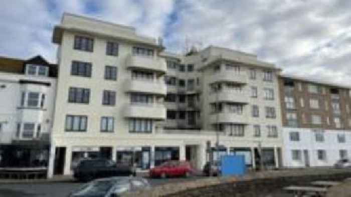 Plan to put mast on seafront building rejected