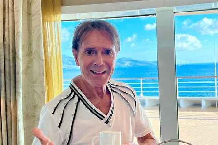 Top chefs slam Sir Cliff Richard's 'vile' Christmas gravy recipe featuring teriyaki sauce