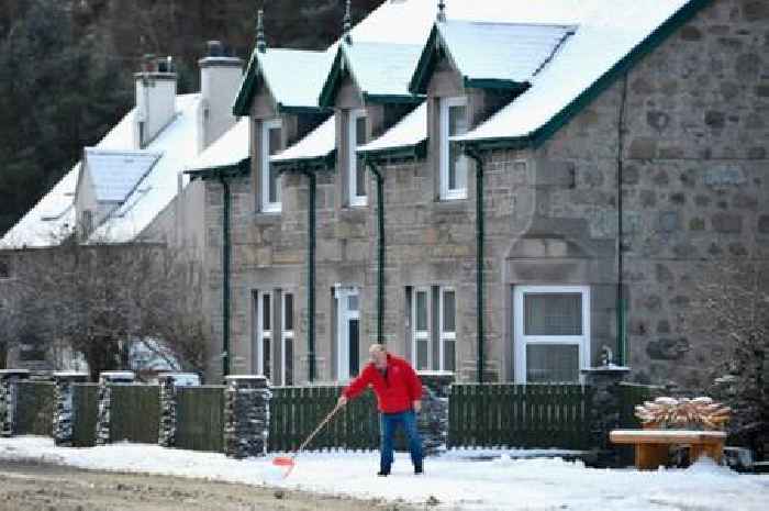 UK set for three-inch snow 'blitz' with 11 counties in England hit