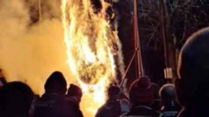 Apprentice Boys burn Lundy effigy after postponement
