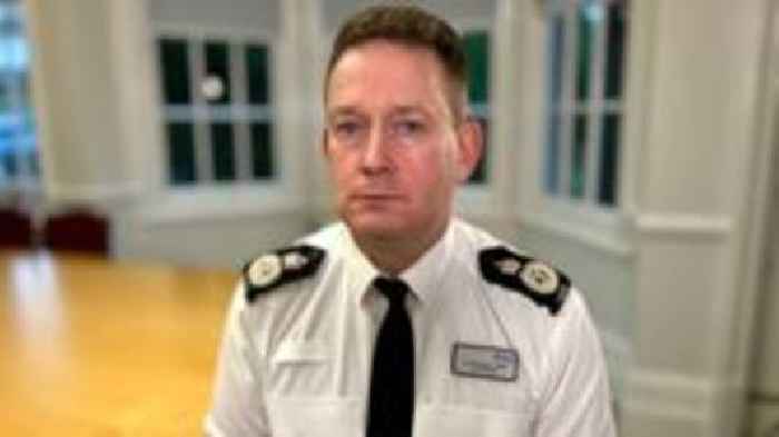 Police chief 'may have to cut 200 officers'