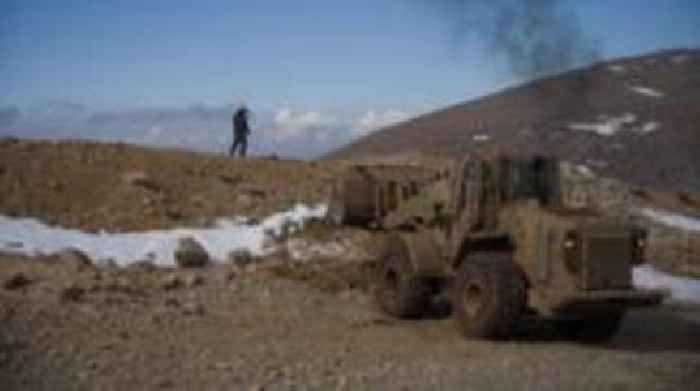 Israeli army prepares to stay on border peak of Mt Hermon for winter