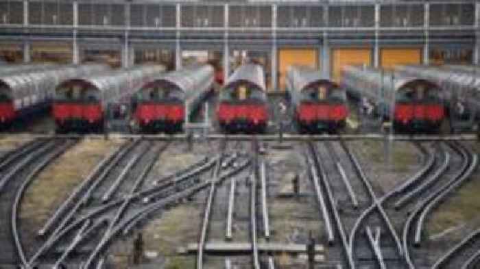 Leaves blamed for Piccadilly line part-closure