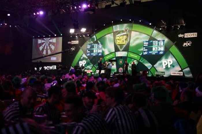 Bizarre incident halts World Darts Championship match and sees star called out by rival