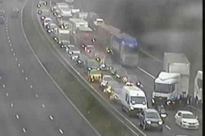 Live Leicestershire M1 updates as 'incident' shuts lanes