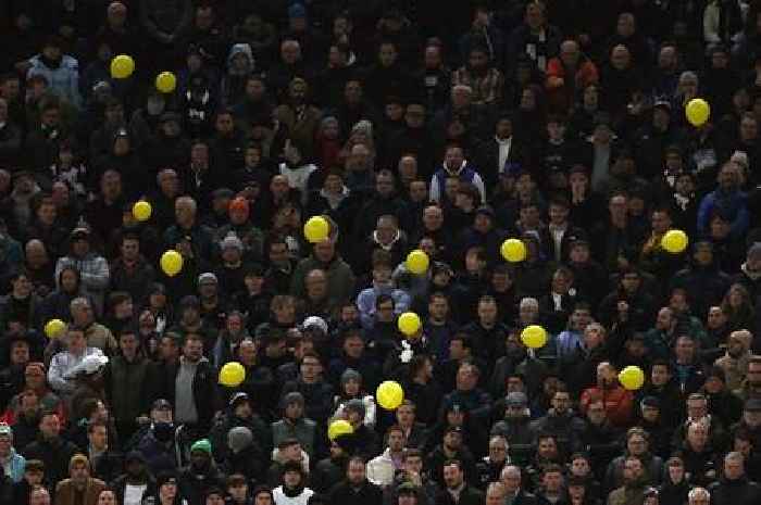 Why Tottenham supporters released yellow balloons during Man Utd clash