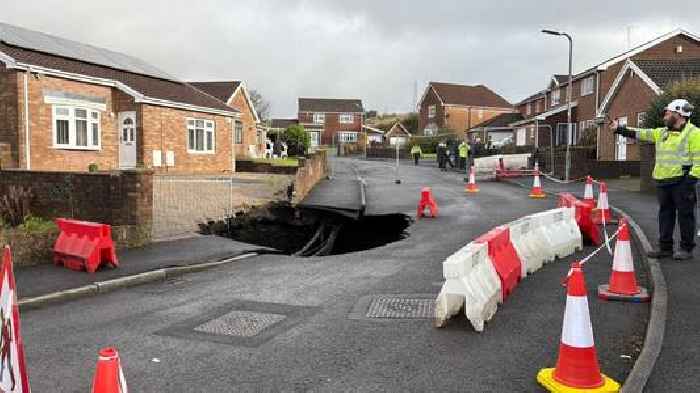 Sinkhole road residents can return home for Christmas