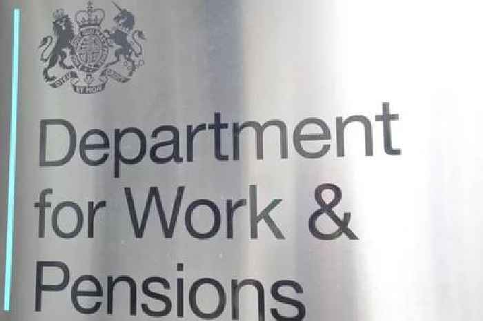 DWP handing millions of Universal Credit claimants free Christmas Eve payment