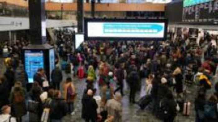 Strong winds disrupt Christmas getaway travel