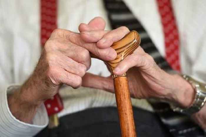 Five 'early' dementia red flags that indicate you need to see a GP, says expert