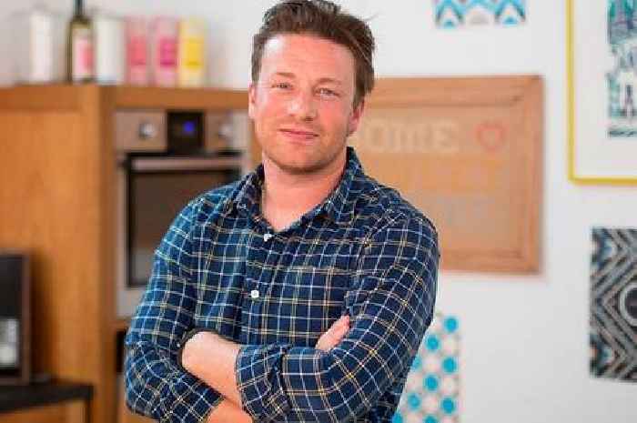 Jamie Oliver's clever hack makes homemade Christmas gravy with zero stress