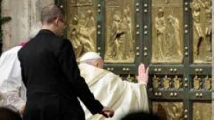 Pope opens Holy Door to kick off special jubilee year