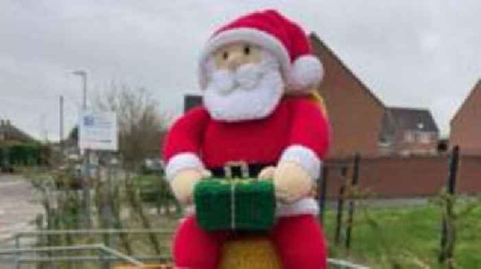 Children upset after knitted Santa torn from display