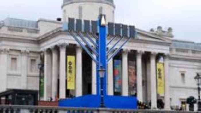 Trafalgar Square menorah dismantled due to wind