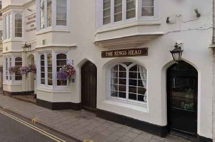 Man tragically dies after collapsing in Louth pub