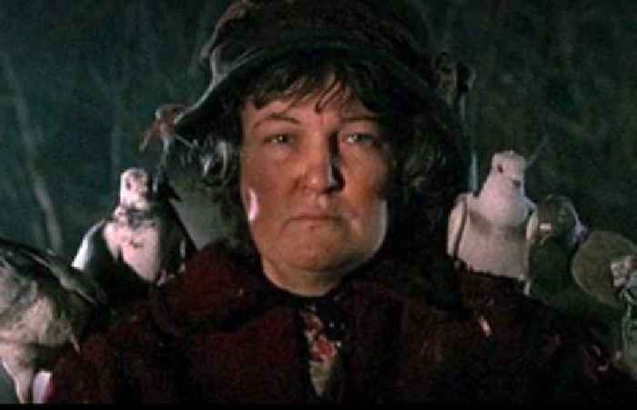 Home Alone's iconic pigeon lady is completely unrecognisable 32 years later