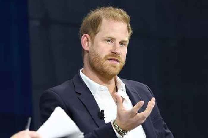 Prince Harry's eerie Christmas gift from 'cold-blooded' royal he 'kept his distance from'