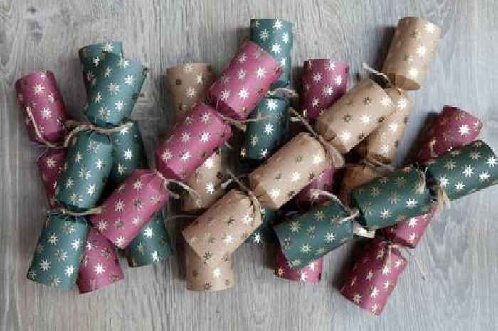 'Best' time to open Christmas crackers as people have been pulling them wrong