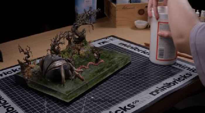 This Yuletide, give yourself the soothing gift of gab and a good resin model video