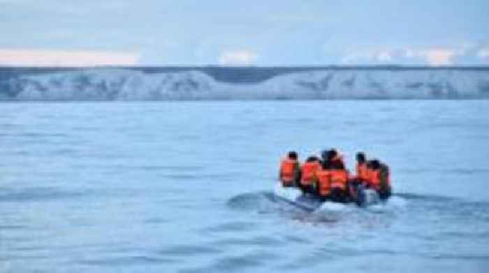 More than 450 migrants make Christmas Day crossing