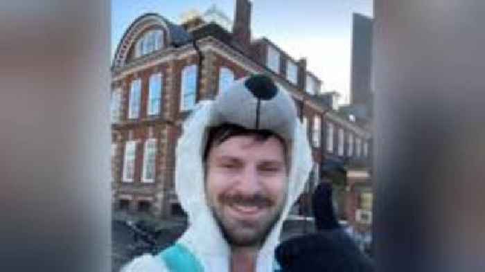 Man to run London Marathon in polar bear suit