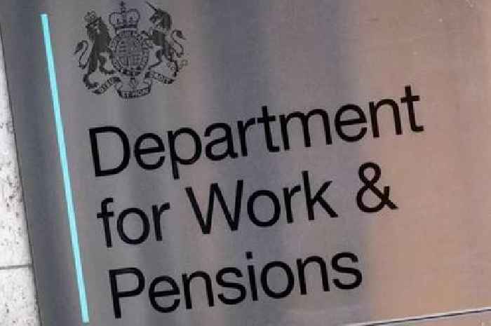 DWP handing people who claim Universal Credit 11 freebies worth £6,010