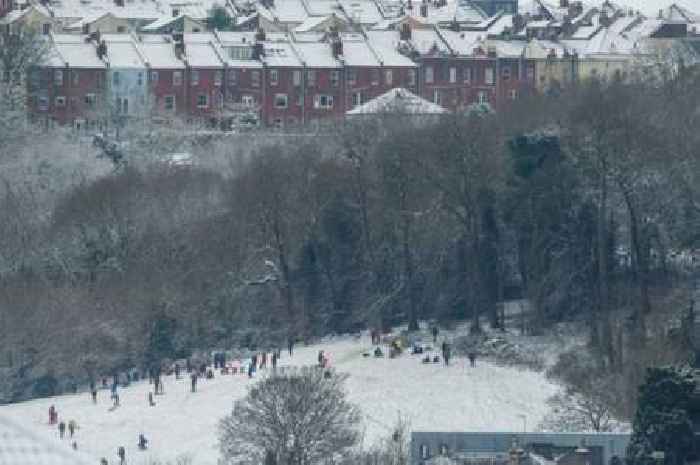 UK faces 48 hours of 'non stop' snow with exact date flurries begin announced