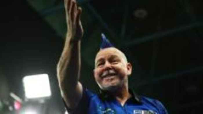 Wright into last 16 at World Darts